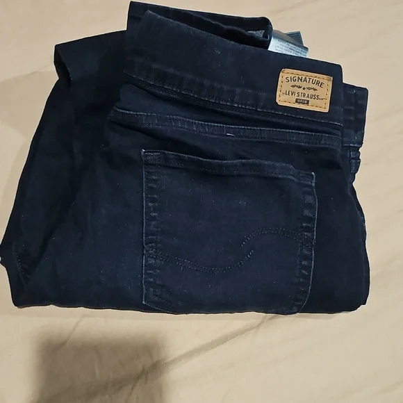 Signature by Levi Strauss Women's Deep Blue Straight Leg Jeans - Picture 9 of 10